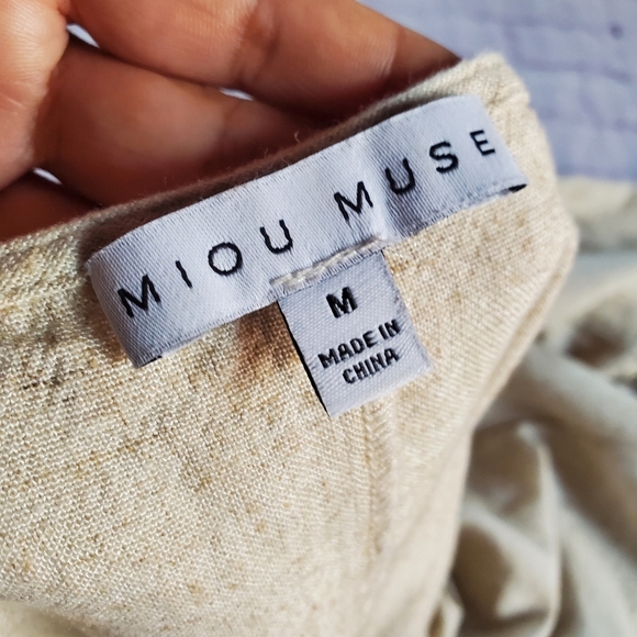 Miou Muse Sleeveless Linen Blend Romper Button Front Loose Fit Pocket Medium Tan - Picture 7 of 11